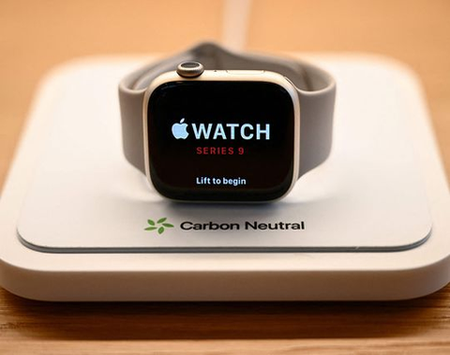 Apple wins bid to pause Apple Watch ban in US image