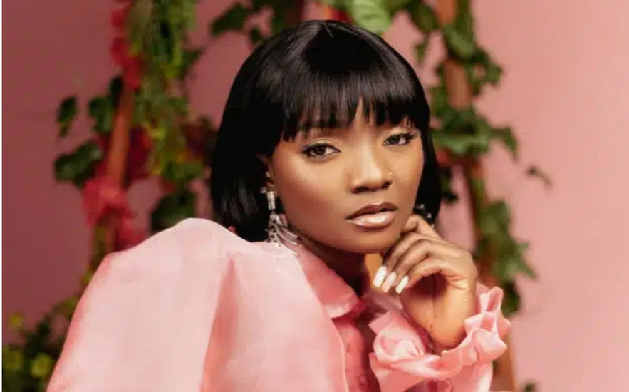 Simi reveals “why you shouldn’t get in a ‘word exchange’ with a Nigerian” image