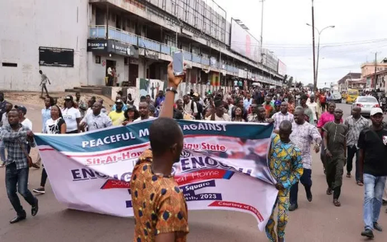 Sit-at-home: Protest rocks Enugu over sealing of businesses (VIDEO) image