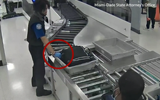 CCTV shows airport staff in US allegedly stealing from customers bags - (Video)