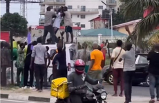 SHOCKING!!! Moment A Man Attempts Suicide In Lekki In Broad Daylight